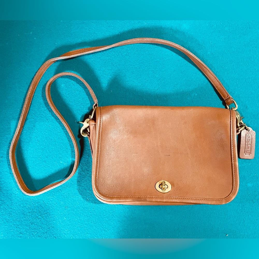 Vintage Coach penny pocket leather shoulder bag in British Tan